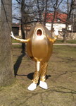 Maskot Zlaté vejce ve své první akci.